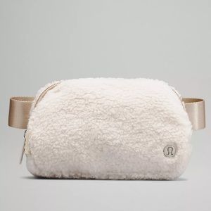 Lululemon • Everywhere Fleece Belt Bag In Natural Ivory/Trench